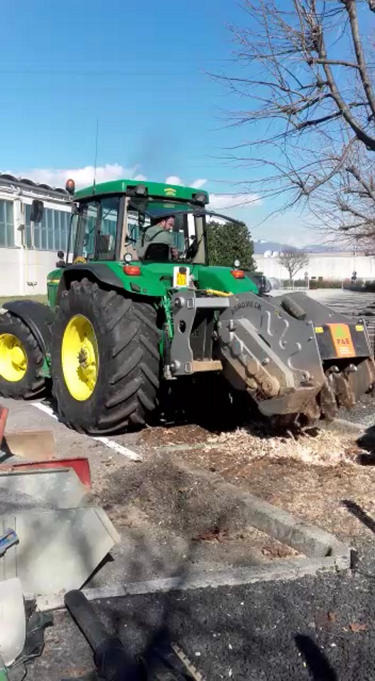 Attrezzature manutenzione progettazione giardini Vicenza